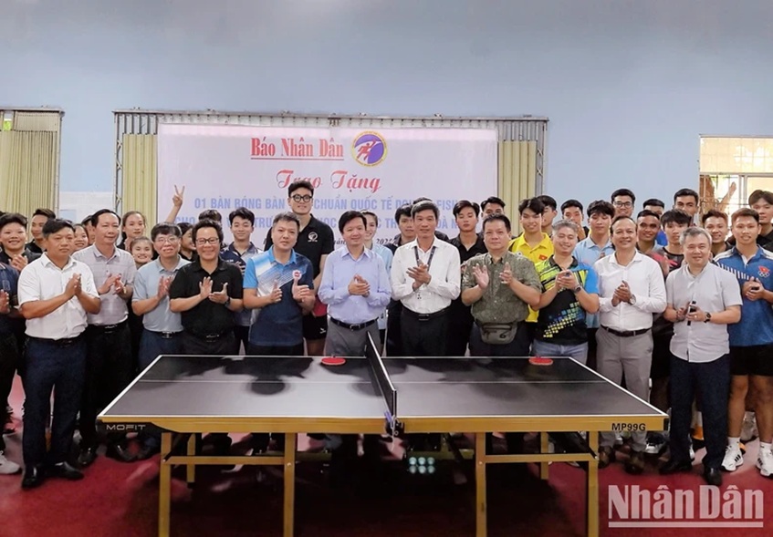 Olahraga sekolah didorong oleh Kejuaraan Tenis Meja Nasional dari Surat Kabar Nhan Dan